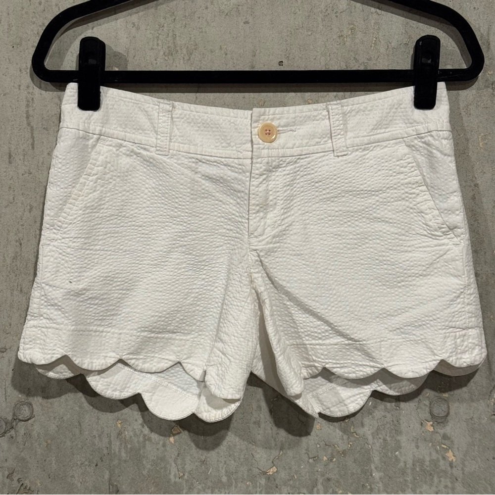 Lilly Pulitzer Size 0 White Buttercup Scalloped Shorts Stretch Preppy Resort